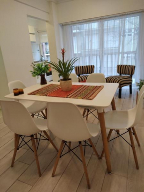 Excelente departamento para 2 personas con balcón a la calle